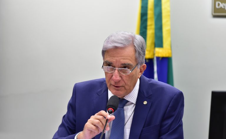 Comissão debate acordo de compartilhamento de riscos para adoção de novos tratamentos pelo SUS - Notícias