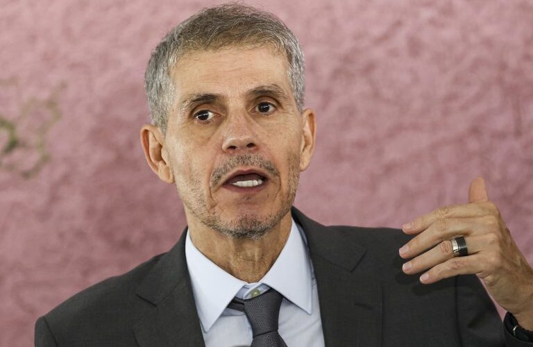 Comissões ouvem ministro sobre política de comunicação do governo - Notícias