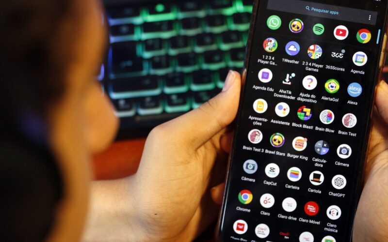 Comitê finaliza texto com princípios para regulação de redes sociais