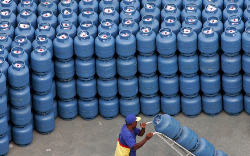 Conselho da Petrobras aprova volta da distribuição de gás de cozinha