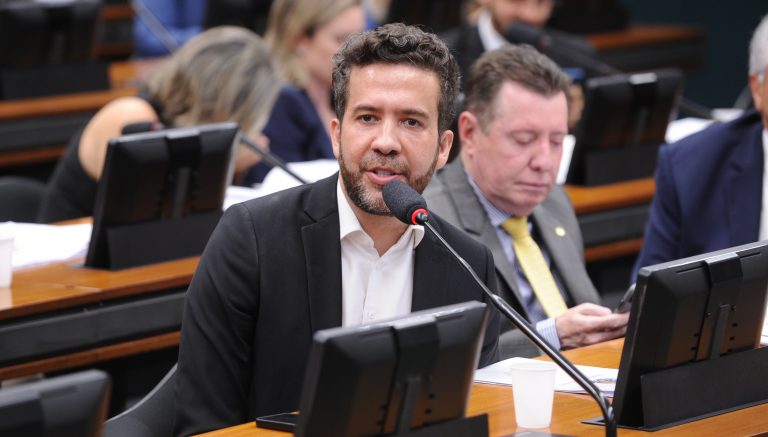 Conselho de Ética faz novo sorteio para escolha de relator em processo contra André Janones - Notícias