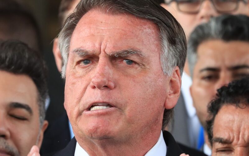Defesa de Bolsonaro se diz surpreendida com indiciamento