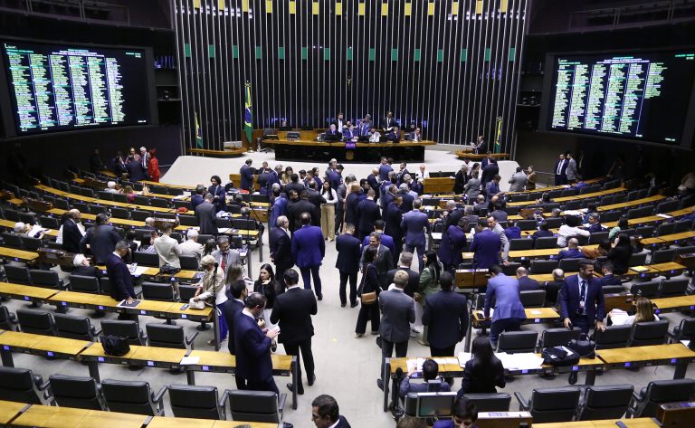 Deputados analisam projeto que perdoa dívidas tributárias das Apaes; acompanhe - Notícias