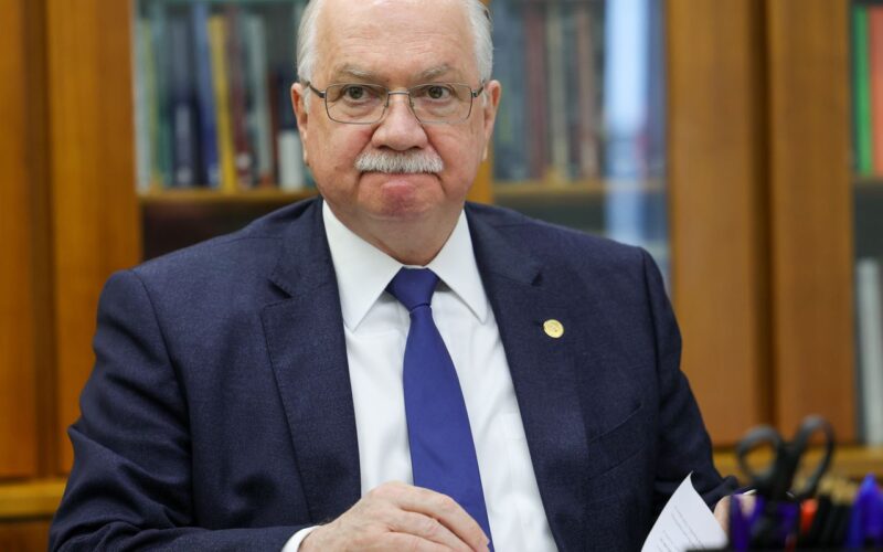 Edson Fachin é eleito presidente do STF; Moraes será o vice