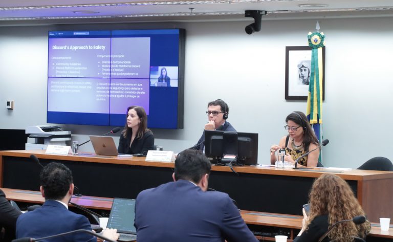 Especialistas alertam para conteúdos violentos direcionados a crianças e adolescentes em plataformas digitais - Notícias
