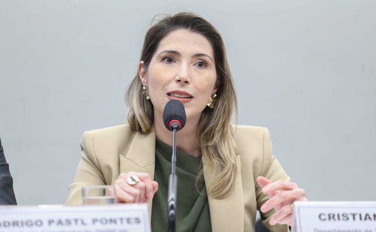 Especialistas criticam projeto de lei e defendem modelo flexível de regulação para inteligência artificial - Notícias