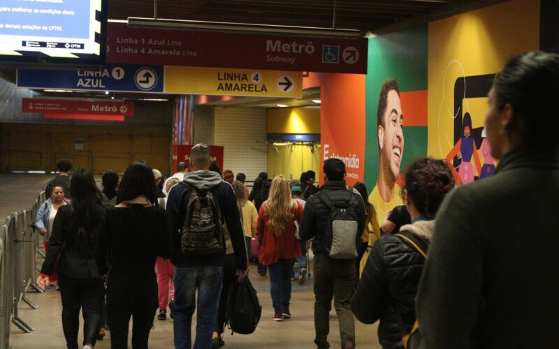 Falha em trem da CPTM lota estações em São Paulo nesta segunda 