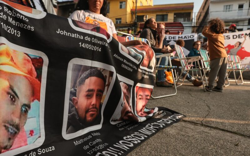 Familiares e movimentos fazem ato pelos 10 anos da chacina de Osasco