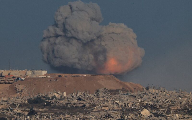 Forças israelenses bombardeiam subúrbios da Cidade de Gaza