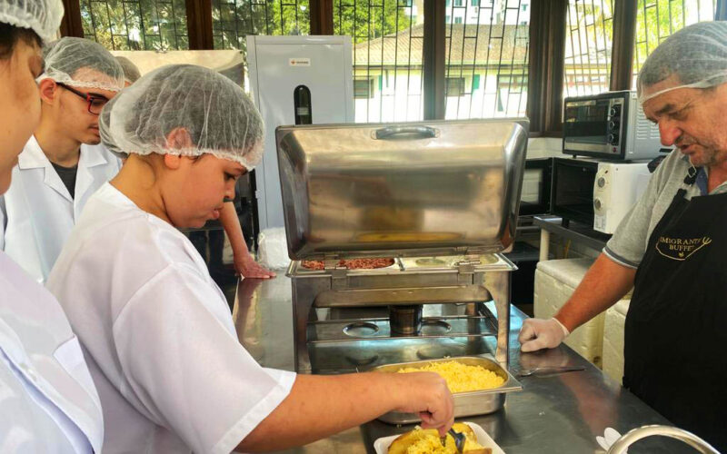 Fórum na Fundação Catarinense de Educação Especial discute inclusão profissional