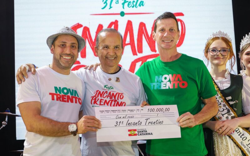 Governador participa da tradicional festa Incanto Trentino em Nova Trento