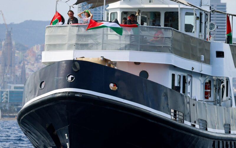 Greta Thunberg se junta à flotilha que se dirige com ajuda para Gaza