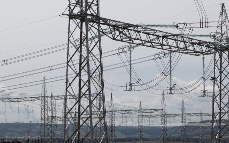 Hitachi anuncia nova fábrica visando data centers e energia renovável