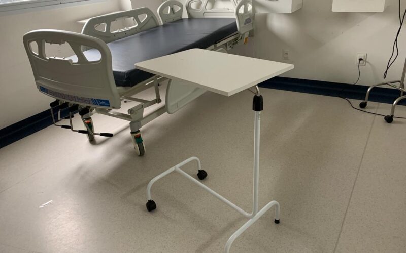 Hospital e Maternidade Tereza Ramos recebe novas mesas de alimentação para melhor atender pacientes