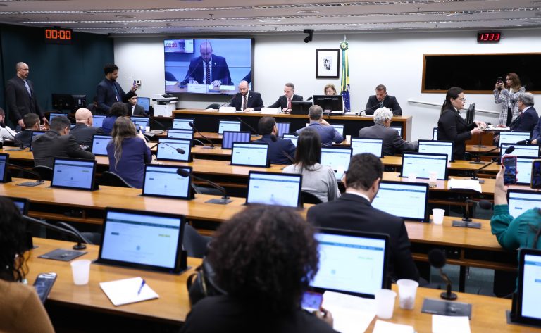 Hugo Motta envia representações contra 20 deputados ao Conselho de Ética - Notícias