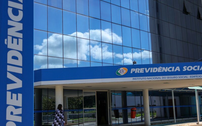 INSS suspende contrato com a Crefisa