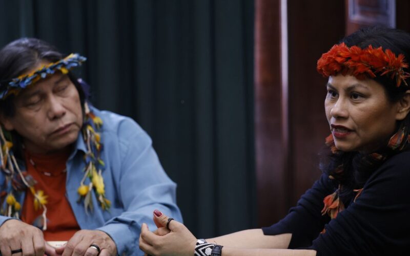 Ideologia consumista gera crise climática, dizem escritores indígenas