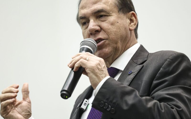 Juro alto preocupa mais que tarifaço, diz Luiz Marinho