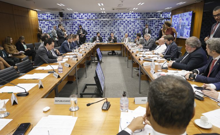 Líderes definem que PEC das prerrogativas parlamentares será votada amanhã - Notícias