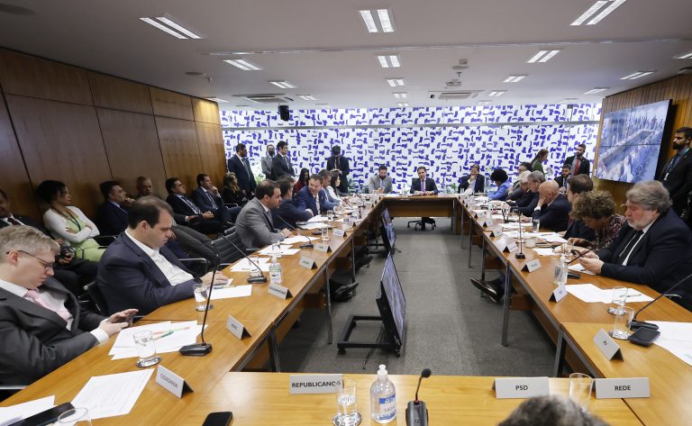 Líderes definem que projeto da anistia e a mudança do foro privilegiado não entram na pauta desta semana - Notícias