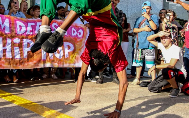 Livro mostra que hip hop conquistou mercados sem perder origem de luta