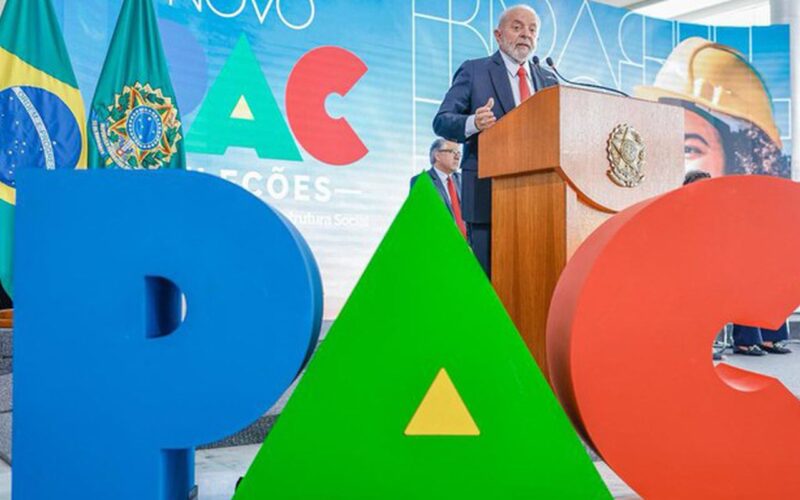 Lula anuncia R$ 9,7 bilhões para o transporte público