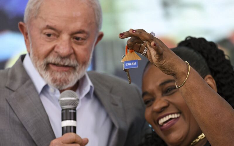 Lula cobra recursos para crédito imobiliário para classe média