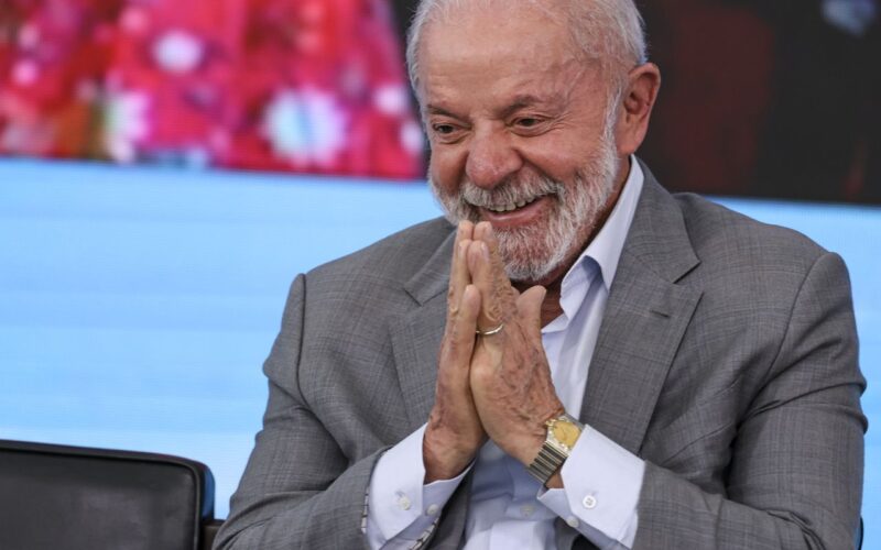 Lula descarta desafiar EUA, mas diz que Brasil não é republiqueta