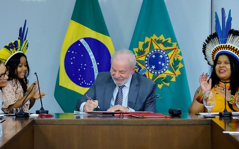 Lula homologa três novas terras indígenas no Ceará