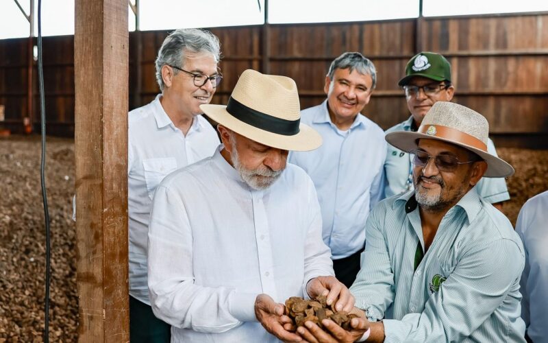 Lula pede a senadores que não assinem pedido de impeachment de Moraes