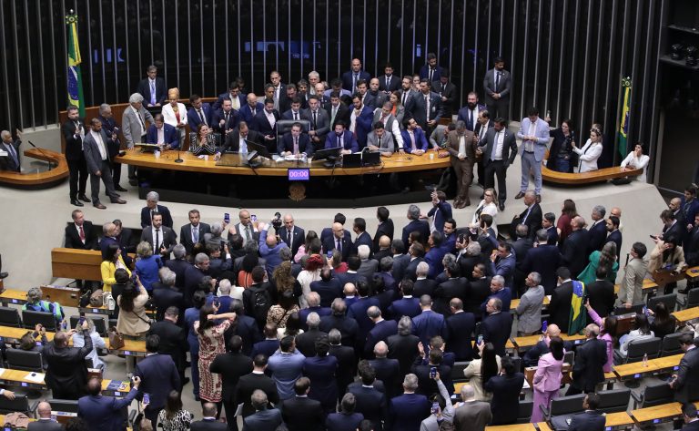 Mesa Diretora da Câmara encaminha à Corregedoria denúncias contra 14 deputados - Notícias