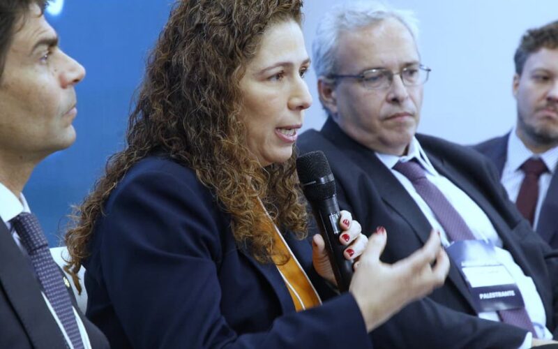 Ministra defende regras objetivas na avaliação de servidor em reforma