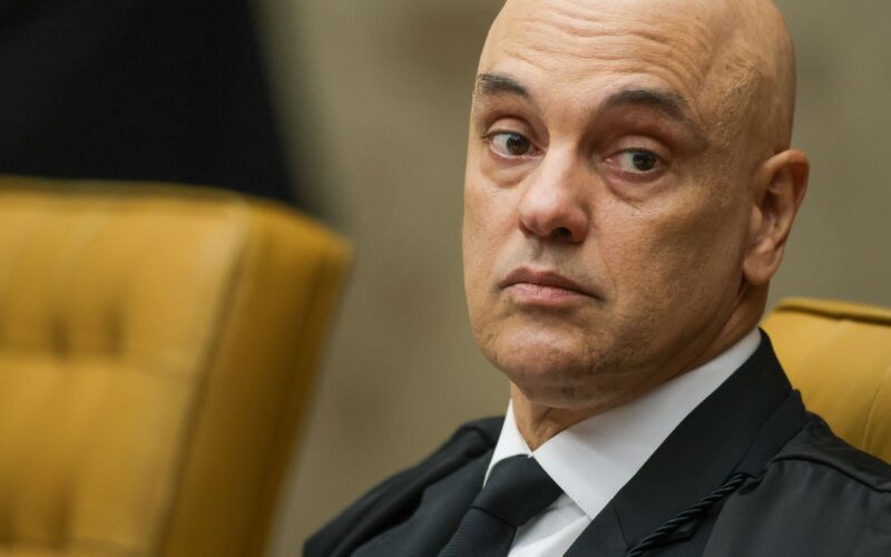 Moraes decreta prisão domiciliar de Bolsonaro