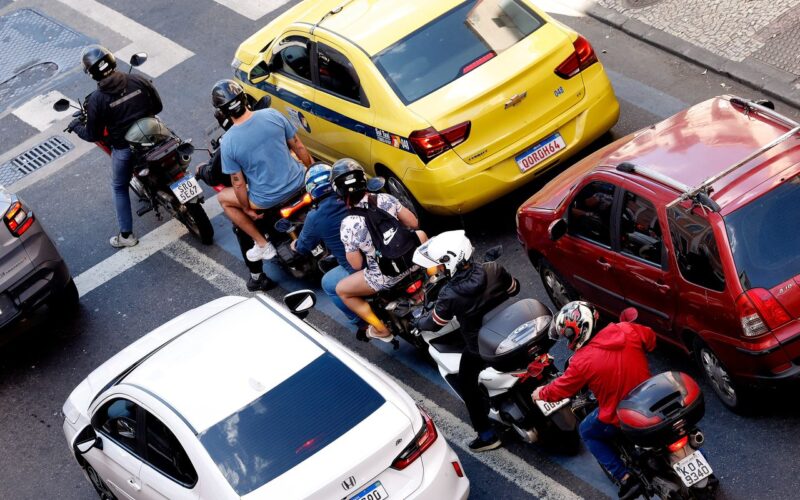 Mototáxi por aplicativos é tragédia anunciada, diz pesquisador do Ipea