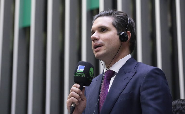 Motta destaca união da Câmara para aprovar projeto sobre proteção a crianças em ambientes digitais - Notícias