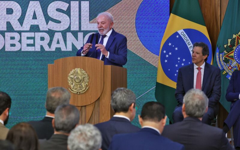 "Mundo está ávido para fazer negociação com o Brasil", afirma Lula