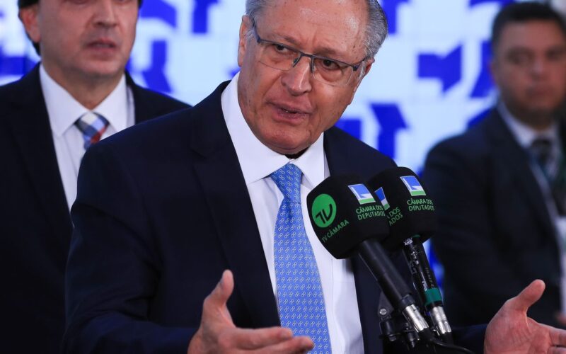 Na Câmara, Alckmin pede urgência em propostas sobre exportações