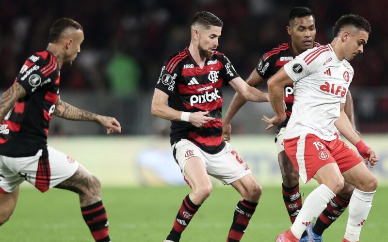 Nacional acompanha duelo final entre Inter e Fla pela Libertadores
