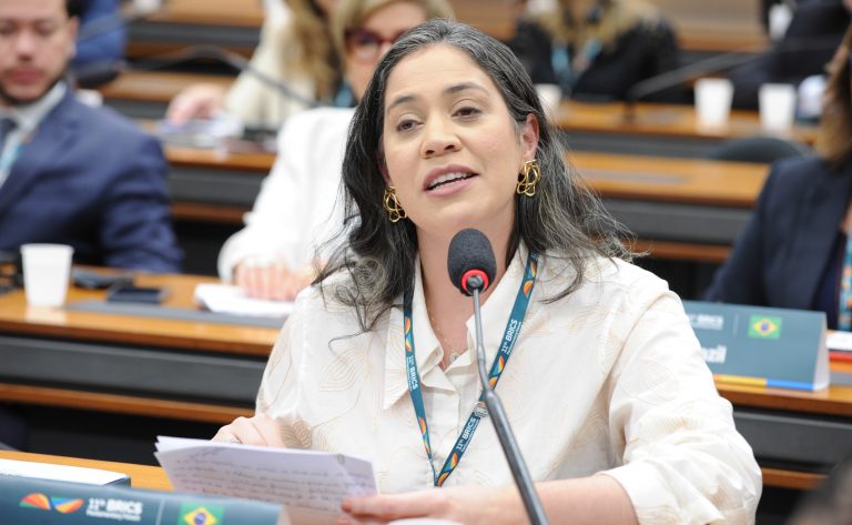 Observatório da Mulher lança curso on-line sobre violência política nos meios digitais - Notícias