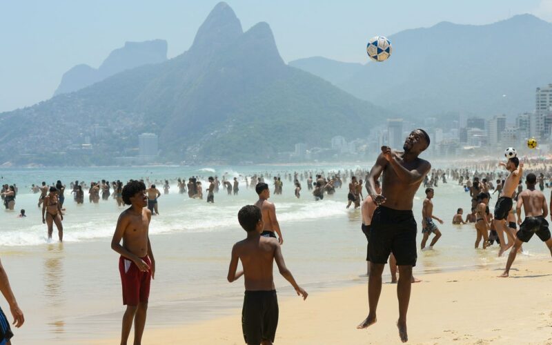 Onda de calor que atinge o Rio permanece até este sábado