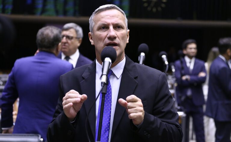 Oposição afirma que resposta ao tarifaço dos EUA deve ser a votação do projeto da anistia - Notícias