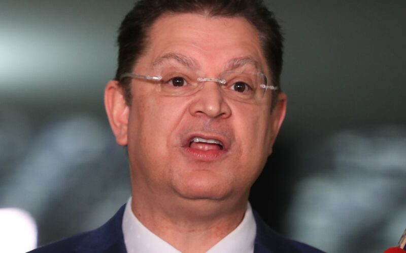 Oposição ocupa plenários por anistia a 8/01 e impeachment de Moraes