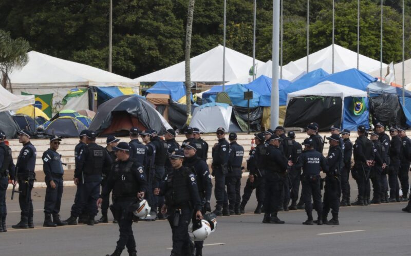 PGR denuncia casal que arrecadou R$ 1 milhão para acampamento golpista