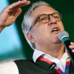 Padilha diz ser “ato covarde” cancelamento de vistos da filha e esposa