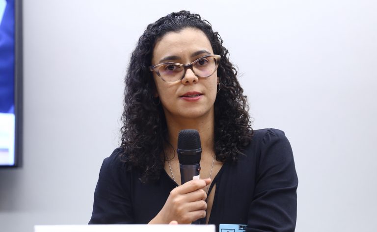 Para debatedores, inteligência artificial pode ajudar idosos a cuidar da saúde - Notícias