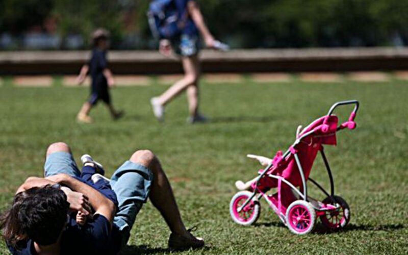 Pediatras pedem aprovação de lei com licença-paternidade de 1 mês