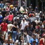 População brasileira chega a 213,4 milhões em julho de 2025