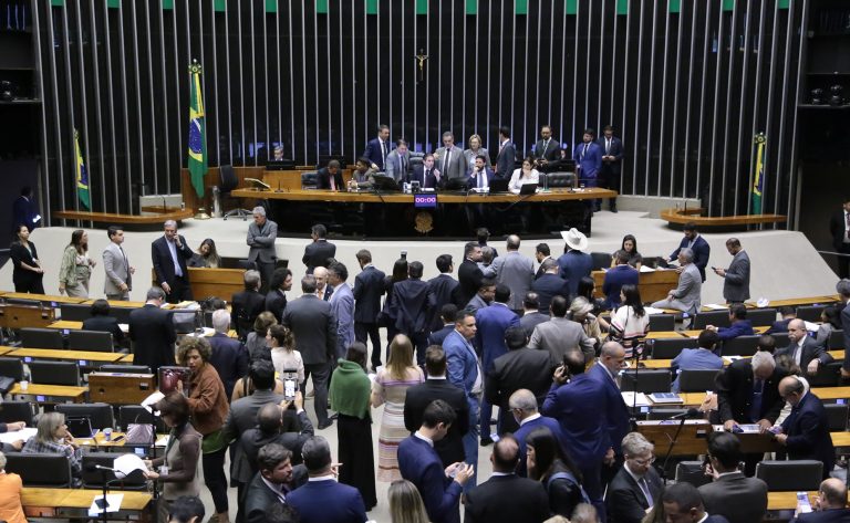 Projeto aprovado proíbe provedores de monetizar conteúdo que viole direitos da criança - Notícias