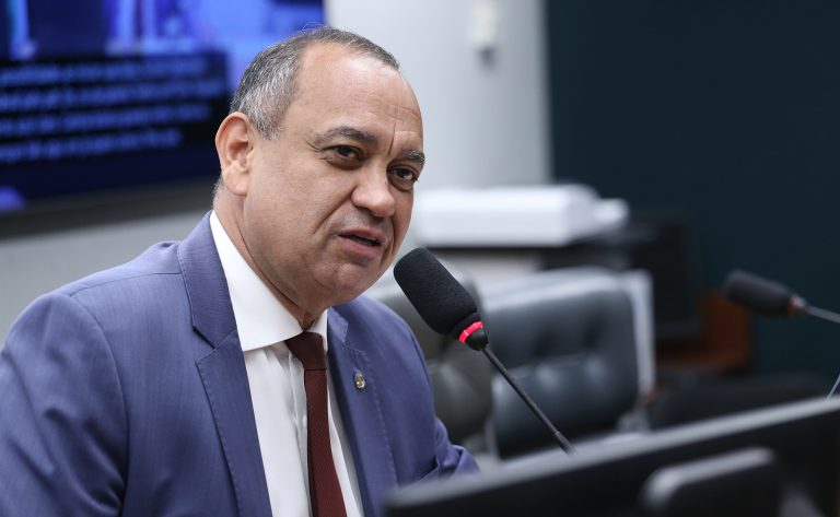 Projeto exclui responsabilidade penal de empresa que adota medidas de compliance - Notícias