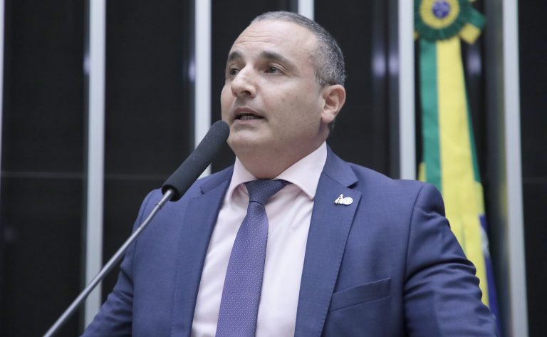 Projeto obriga condenados a ressarcirem suas vítimas - Notícias